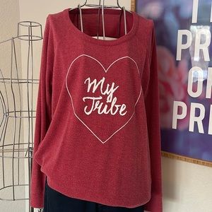 Chaser fleece ”My tribe” sweatshirt with peep back.